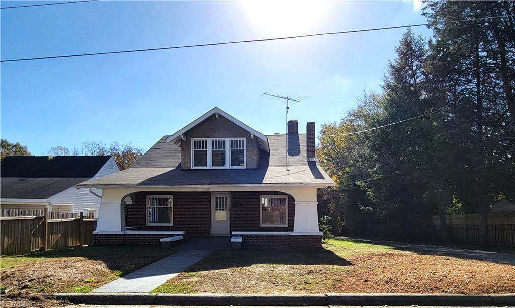 615 Chandler Avenue - Photo 1