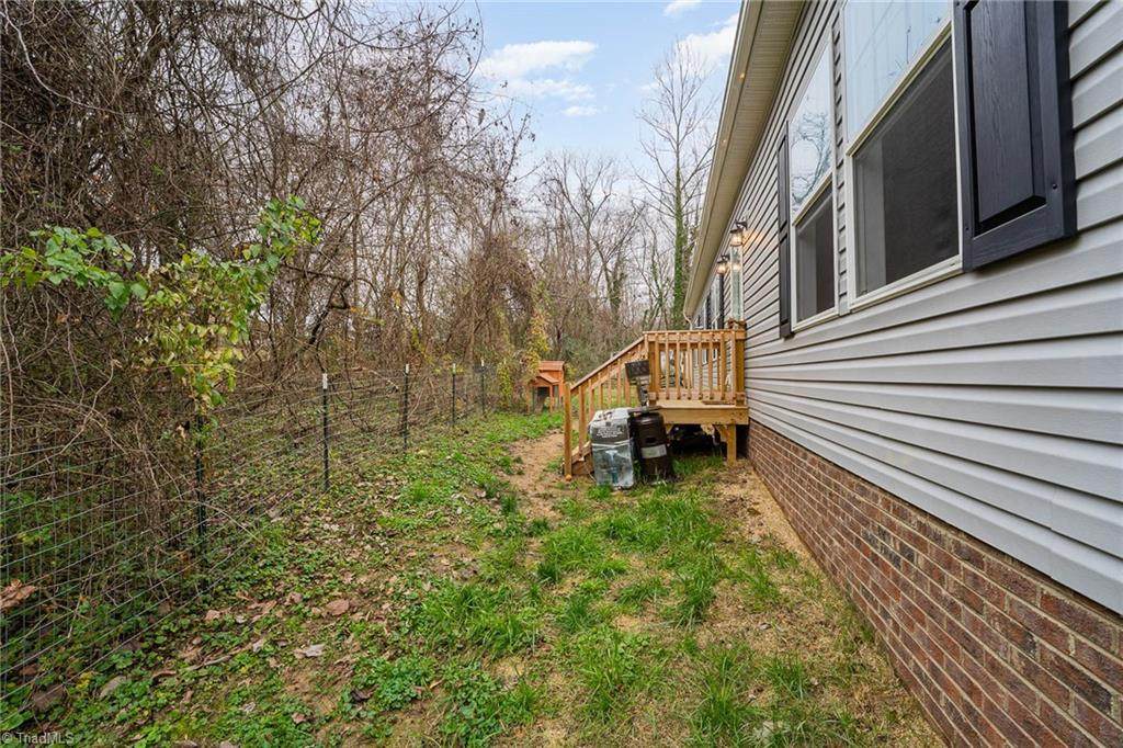 800 Jane Street - Photo 1