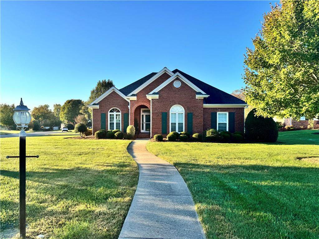 109 Oakmont Court - Photo 1
