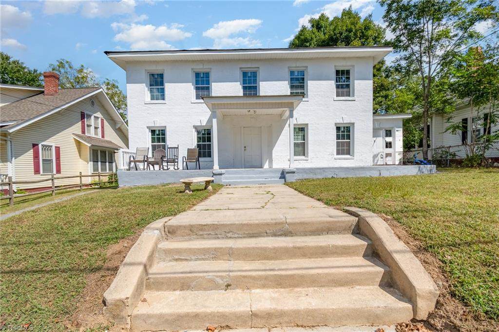 604 Wentworth Street - Photo 1