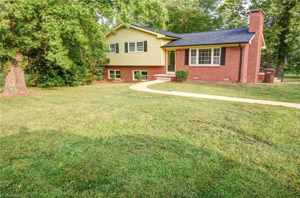 318 Collinwood Drive - Photo 1
