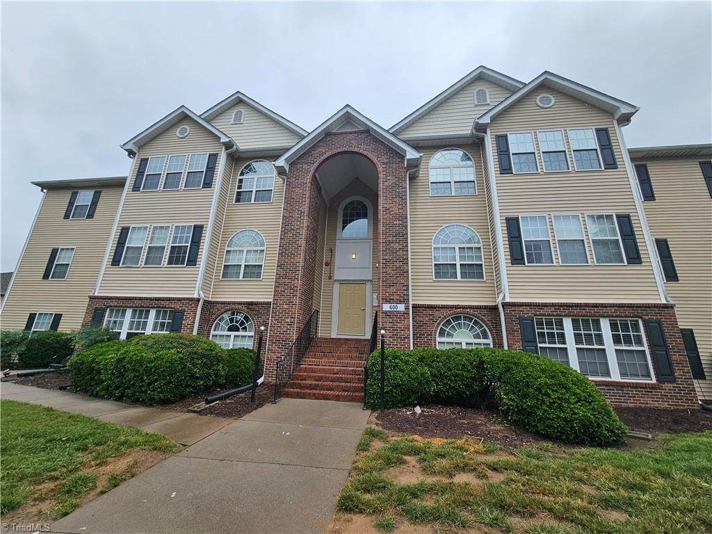 623 Ivy Glen Drive - Photo 1