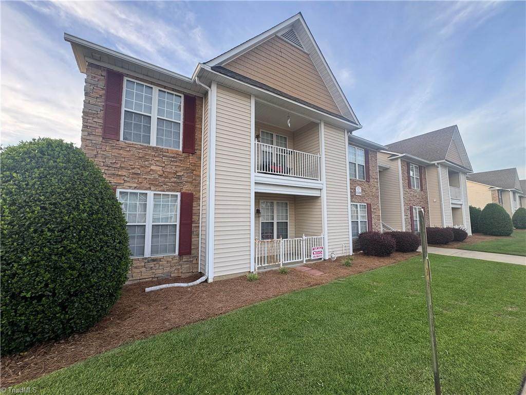 1328 Kershaw Loop - Photo 1