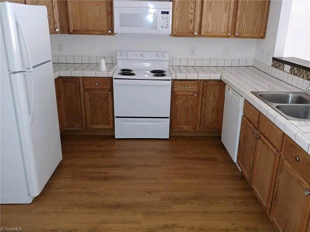 916 Avon Avenue - Photo 1