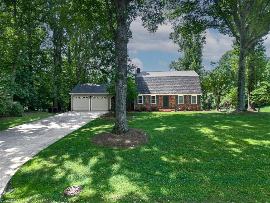 223 Knollwood Drive - Photo 1