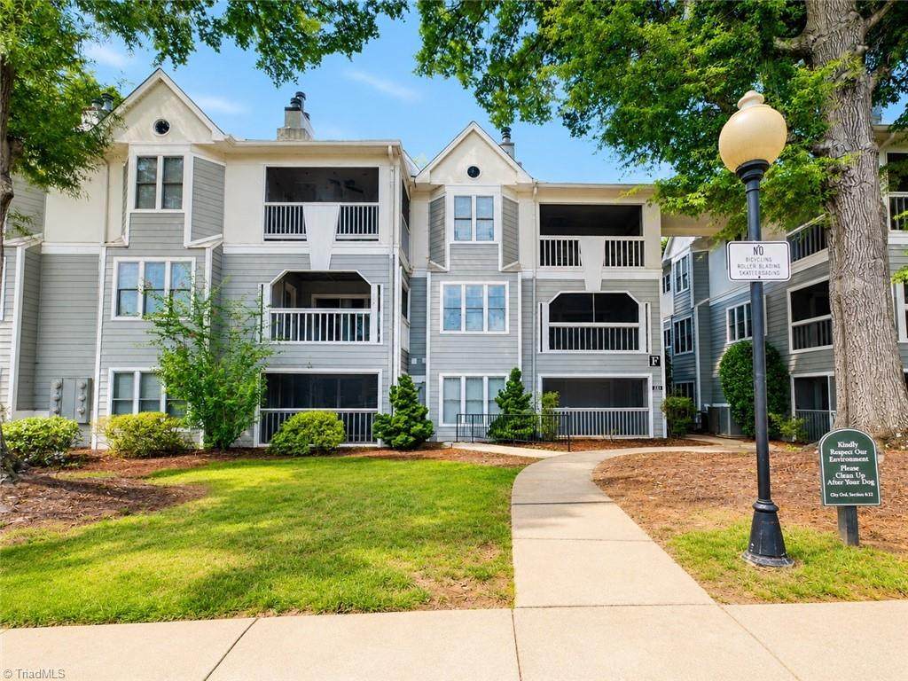 231 Oakwood Court - Photo 1