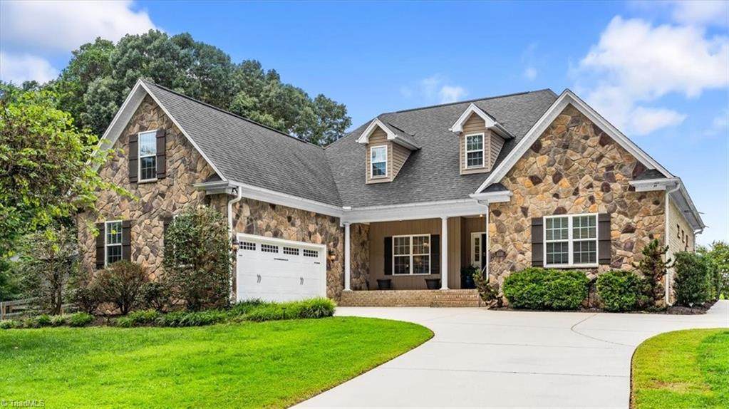 4898 Forest Oaks Drive - Photo 1