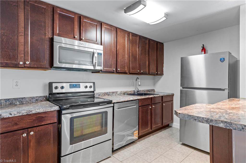 1805 Hawthorne Road - Photo 1