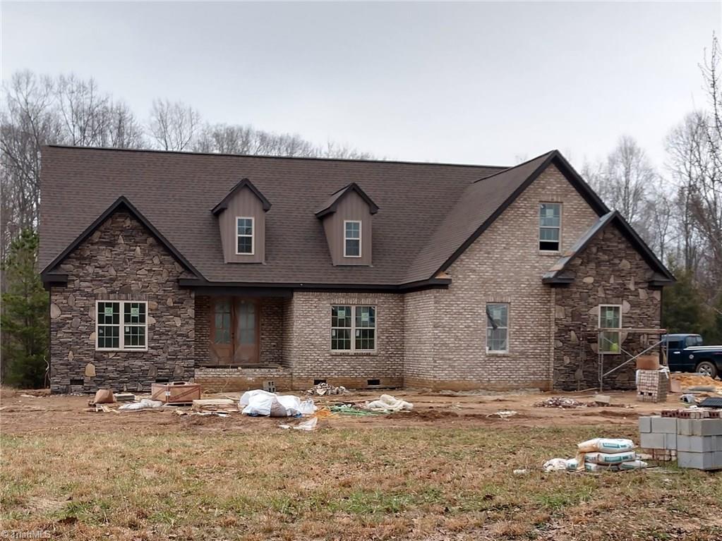 192 Hillcrest Drive - Photo 1
