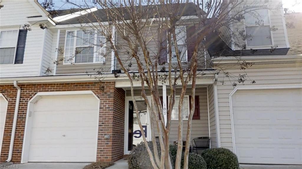 107 Goldfinch Avenue - Photo 1