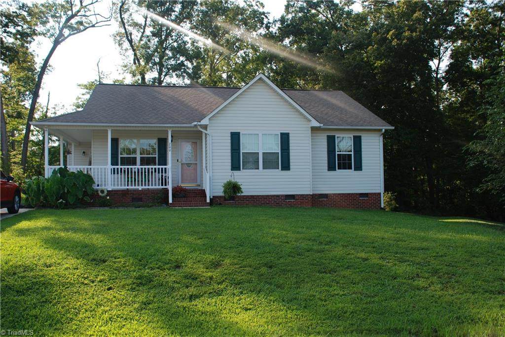 200 Foxwood Court - Photo 1