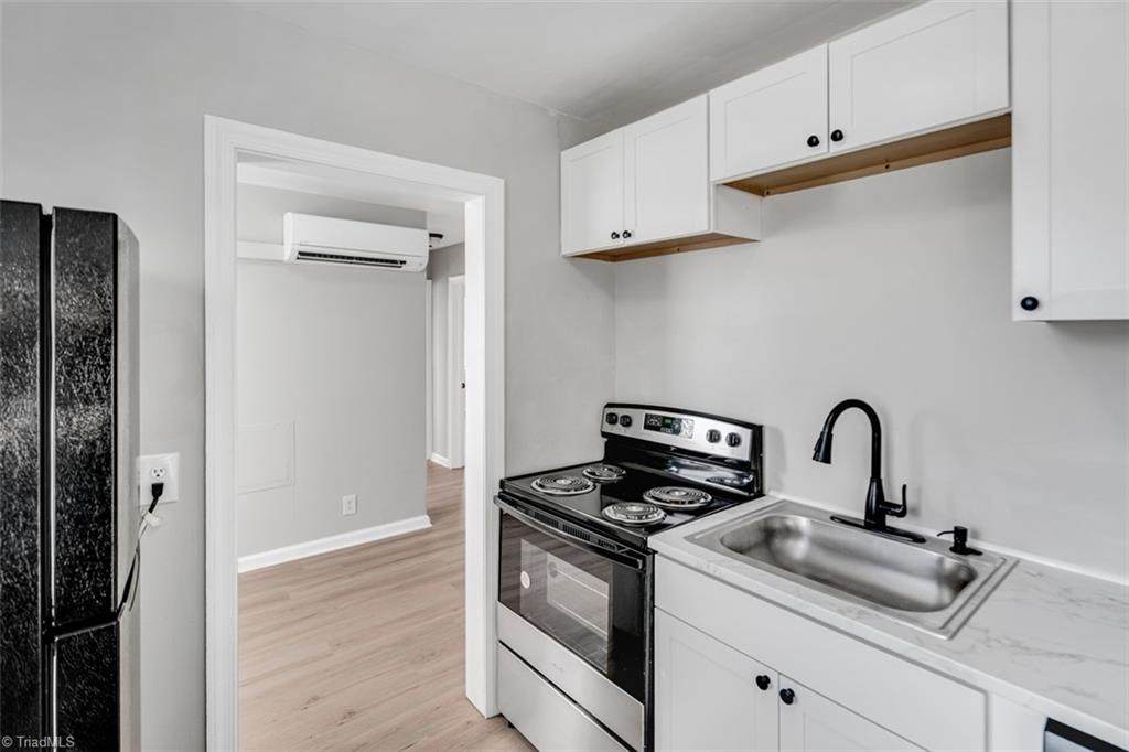 1700 Roslyn Drive - Photo 1