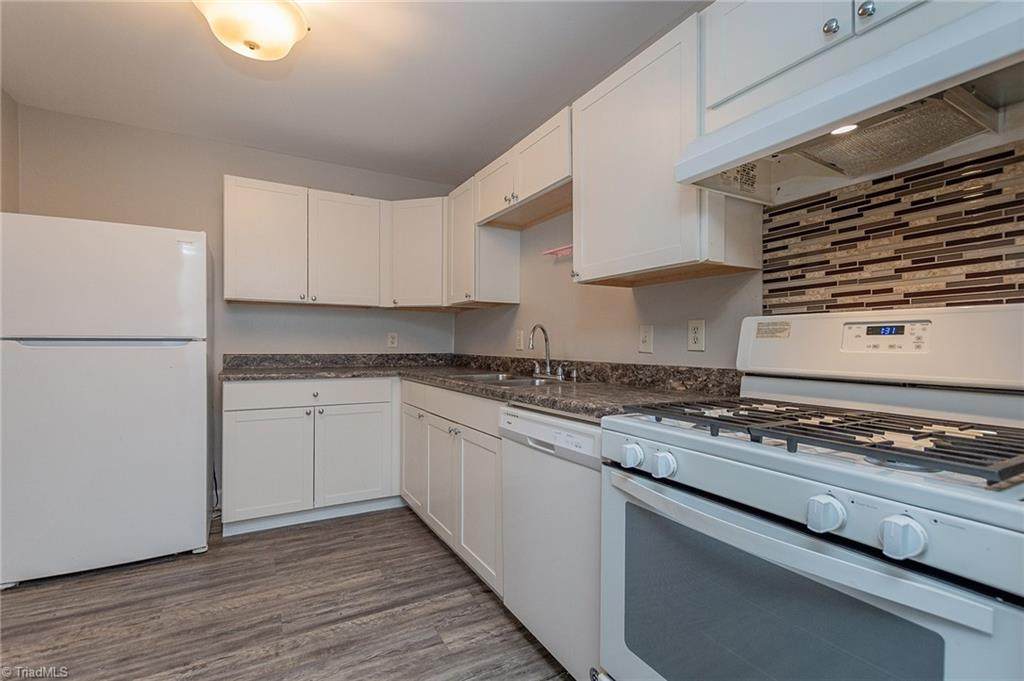 2821 Bleeker Square - Photo 1