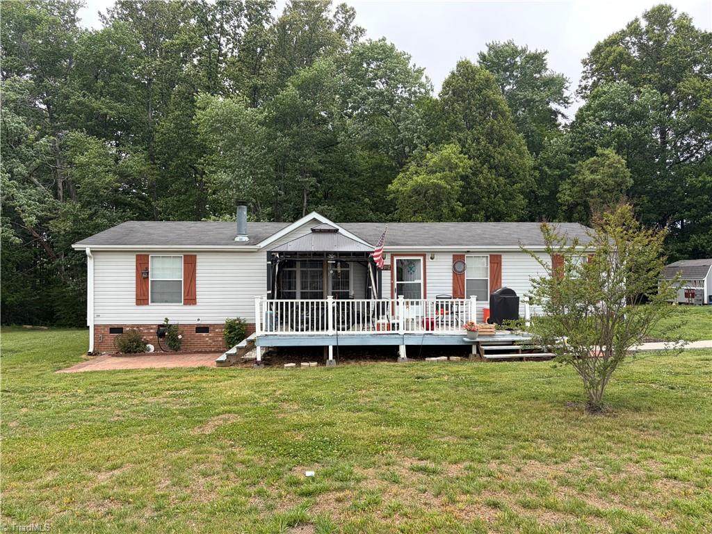 1090 Chestnut Grove Road - Photo 1