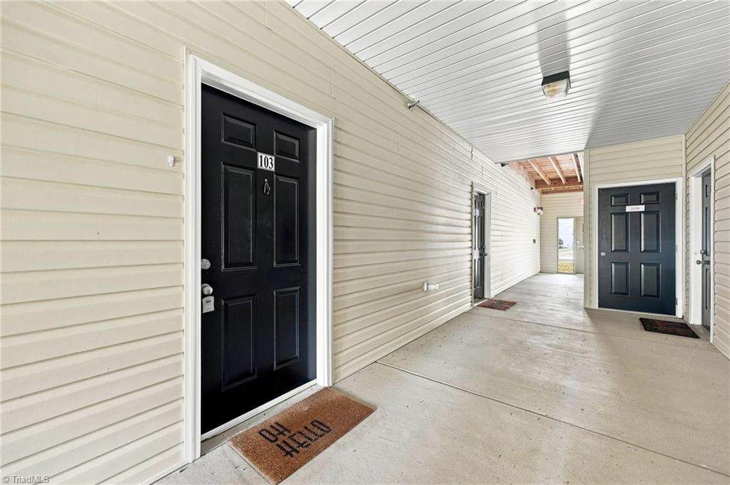 2422 Eagle Creek Court - Photo 1