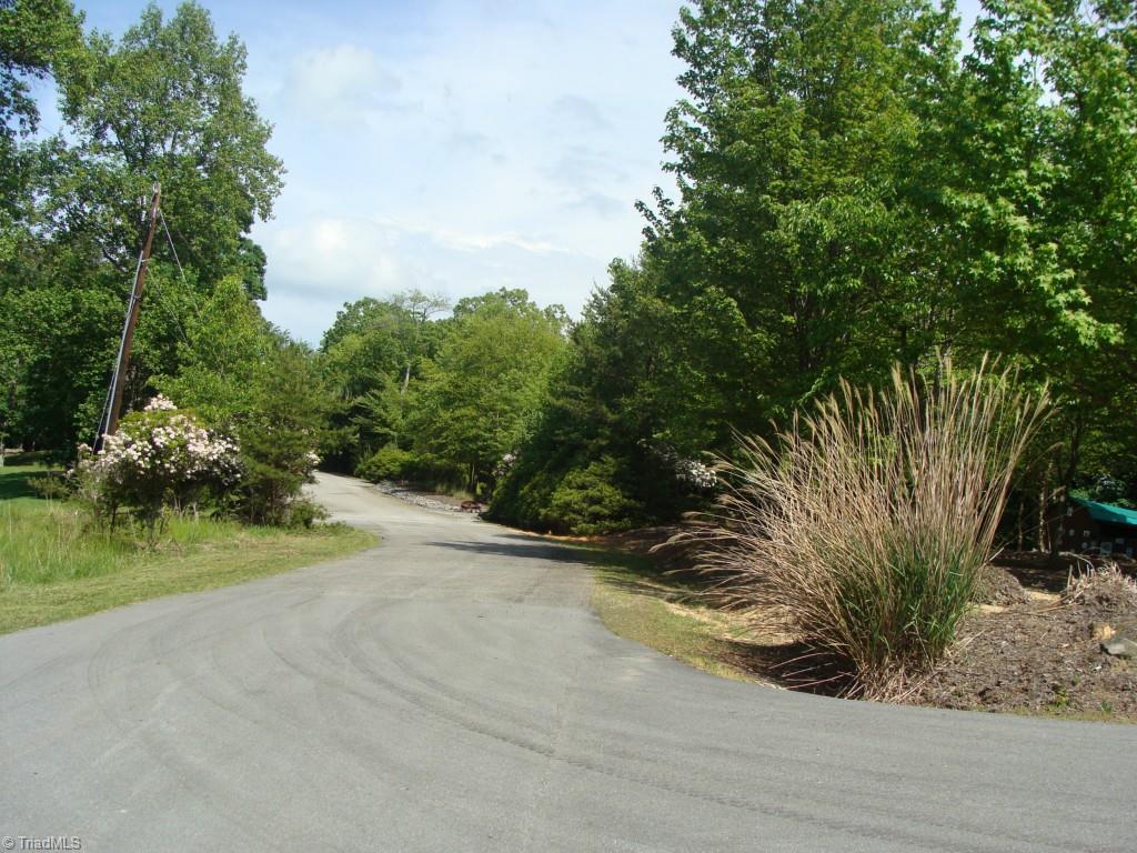 122 Club House Drive - Photo 1