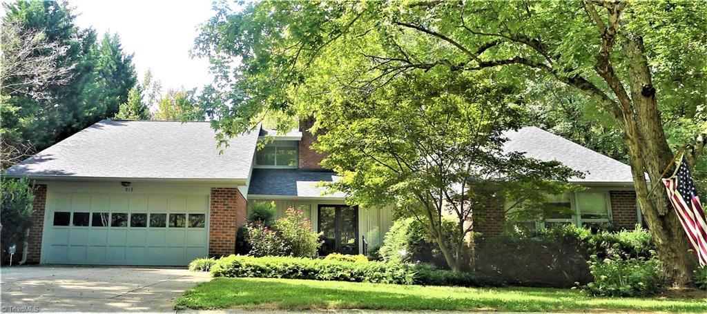 913 Country Club Drive - Photo 1