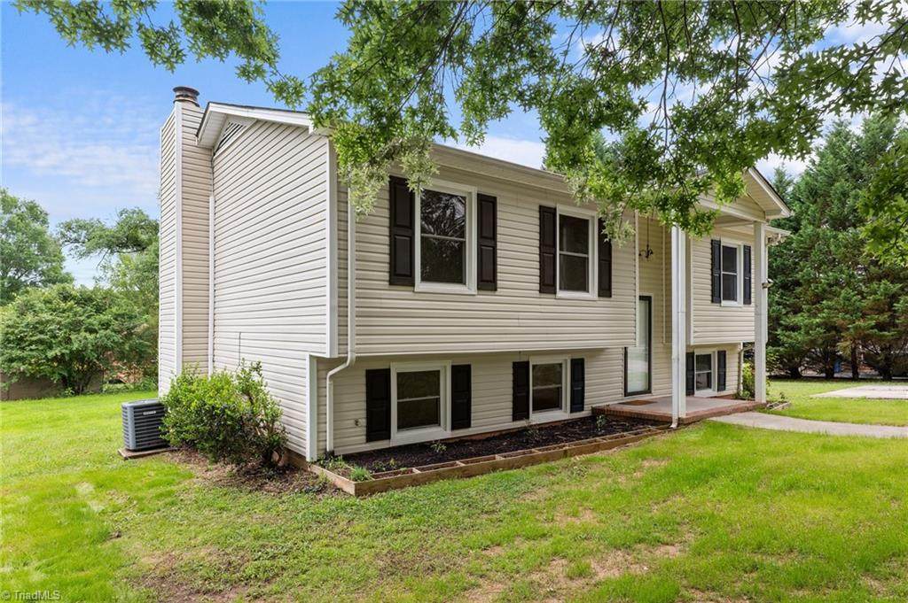 131 Springdale Drive - Photo 1