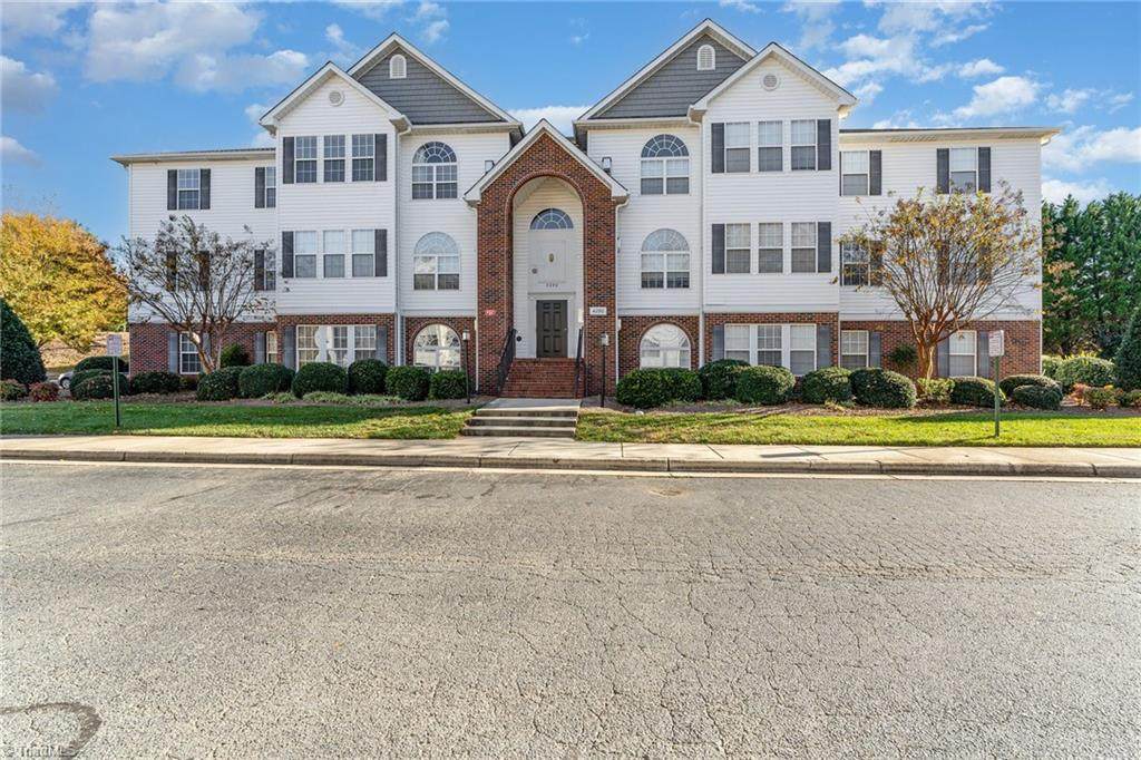 4290 Cedarcroft Court - Photo 1