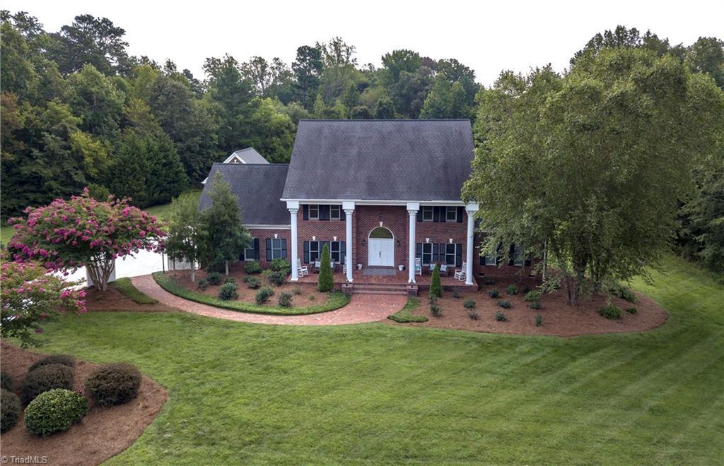 100 Carolina Circle - Photo 1