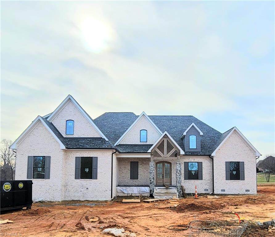 569 Mashie Drive - Photo 1