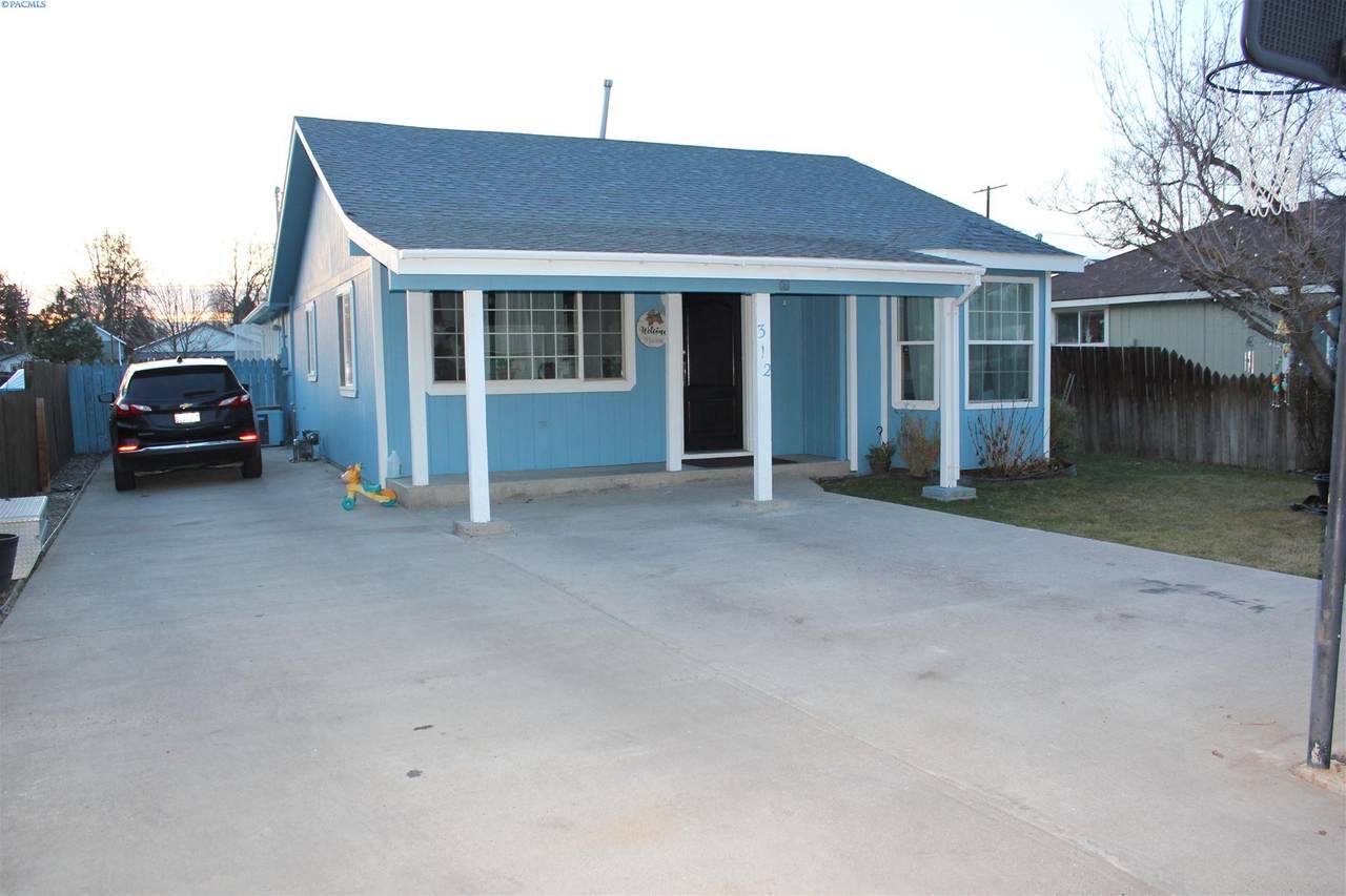 312 Avenue C - Photo 1