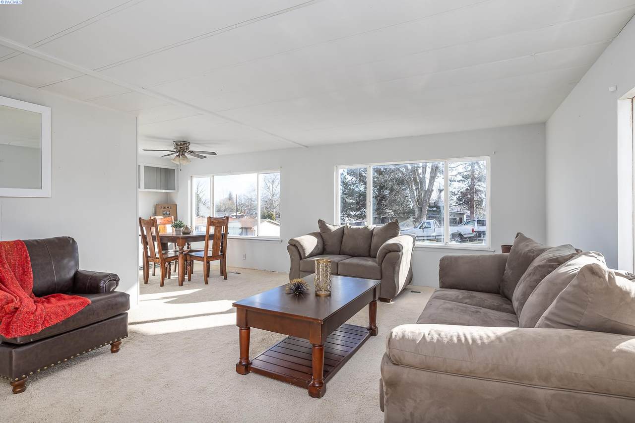 865 61st - Photo 1