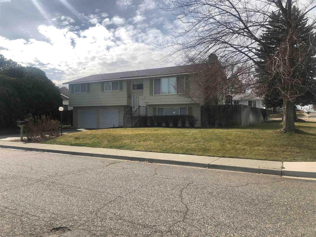 2189 Cascade - Photo 1