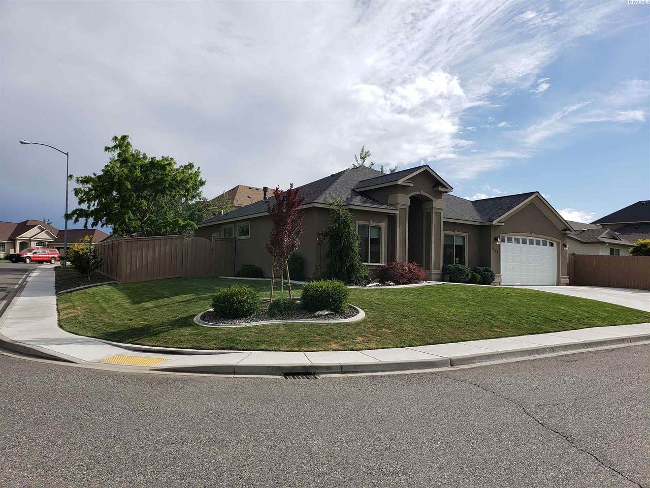 153 Erica Drive - Photo 1
