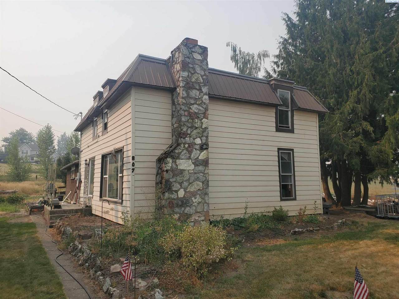 807 Mccoy - Photo 1