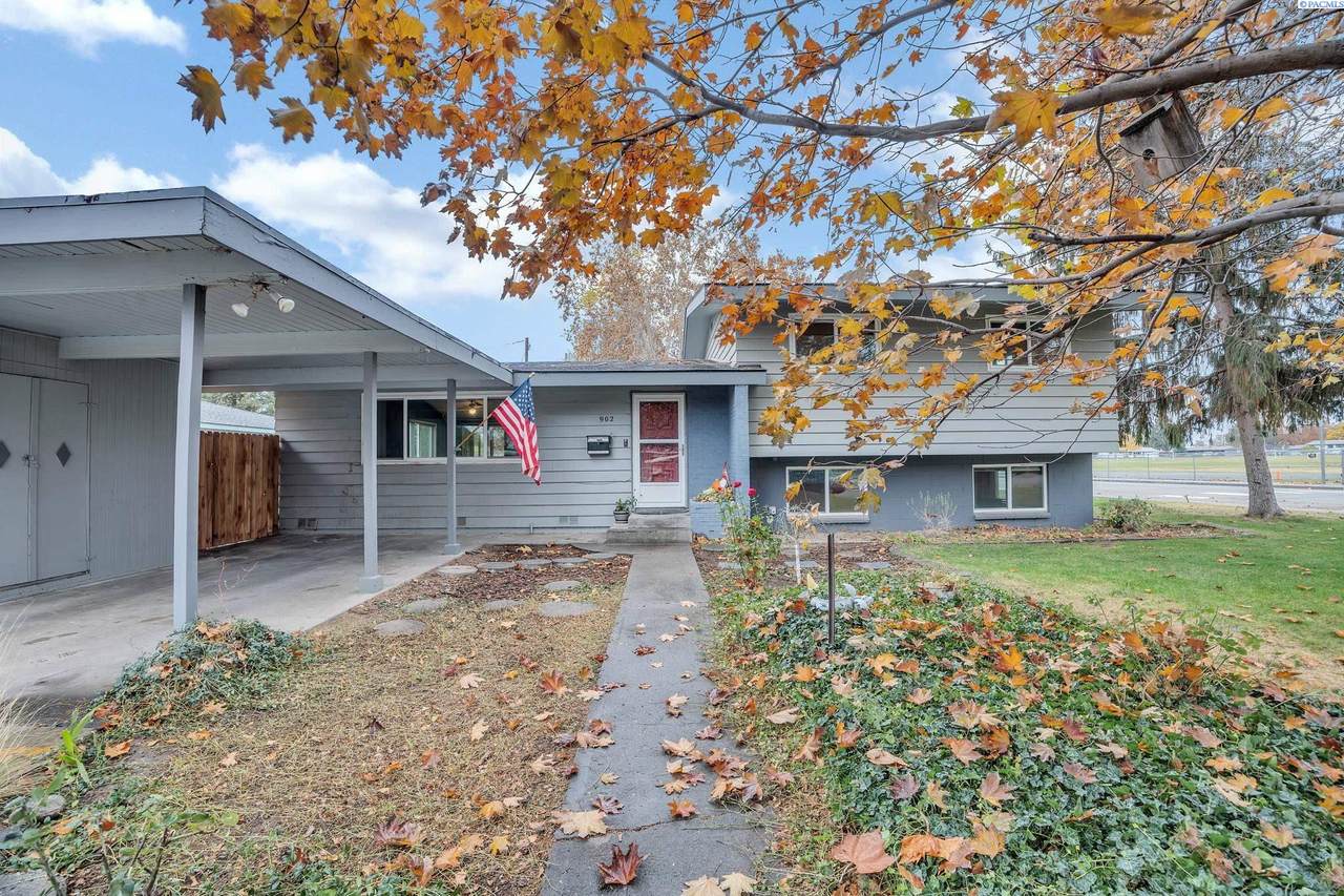 902 Morain St. - Photo 1
