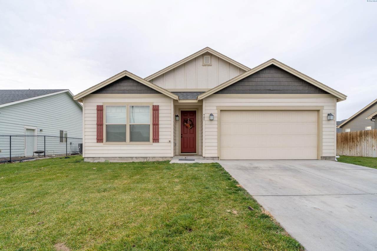 905 Rocky Ave Ne - Photo 1