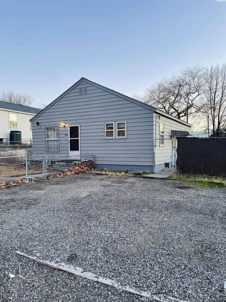 402 5th Ave. - Photo 1