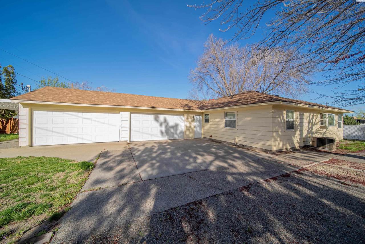 1005 James Drive - Photo 1