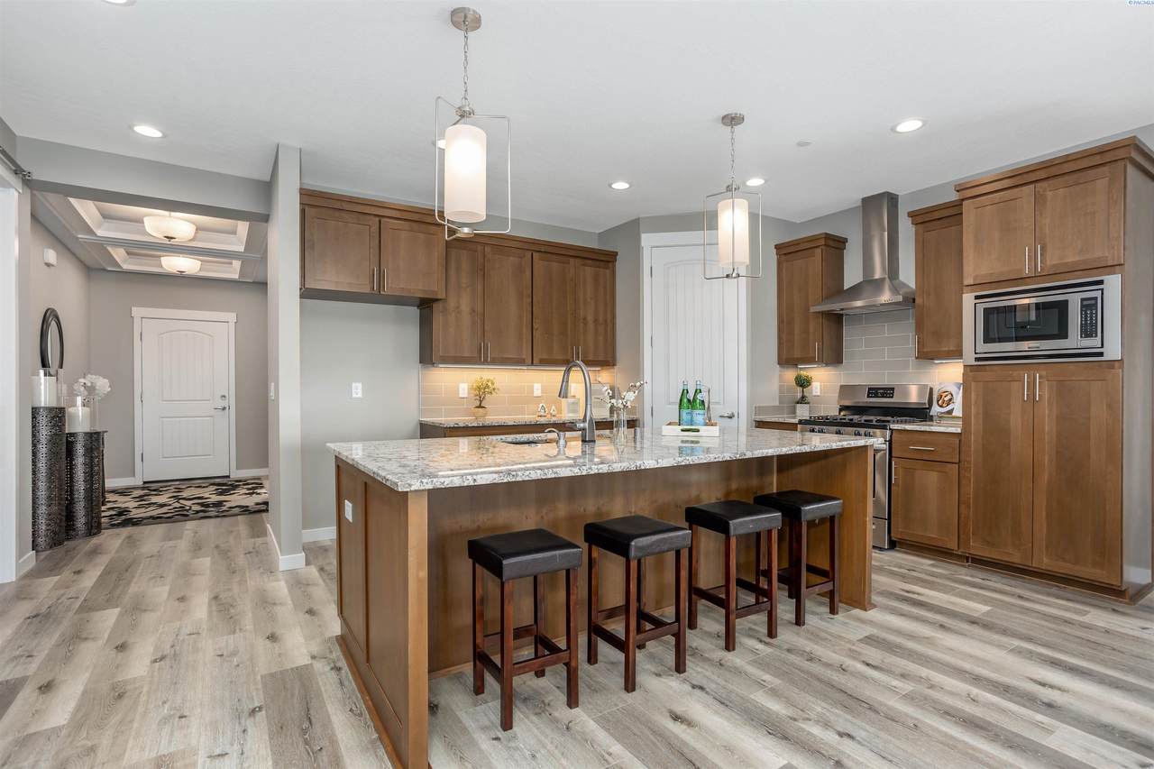 2585 Casa Bella Ave - Photo 1