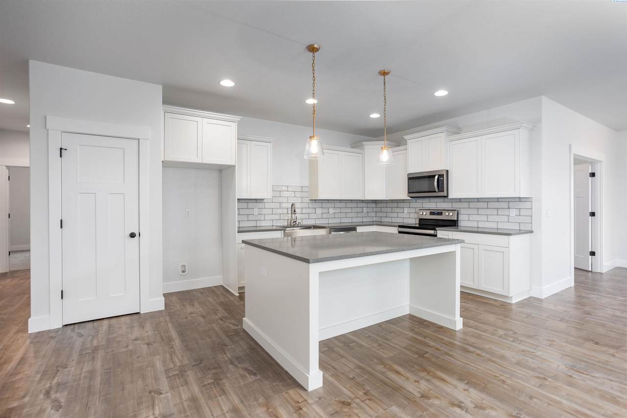 206 Brant Rd Pr Nw - Photo 1