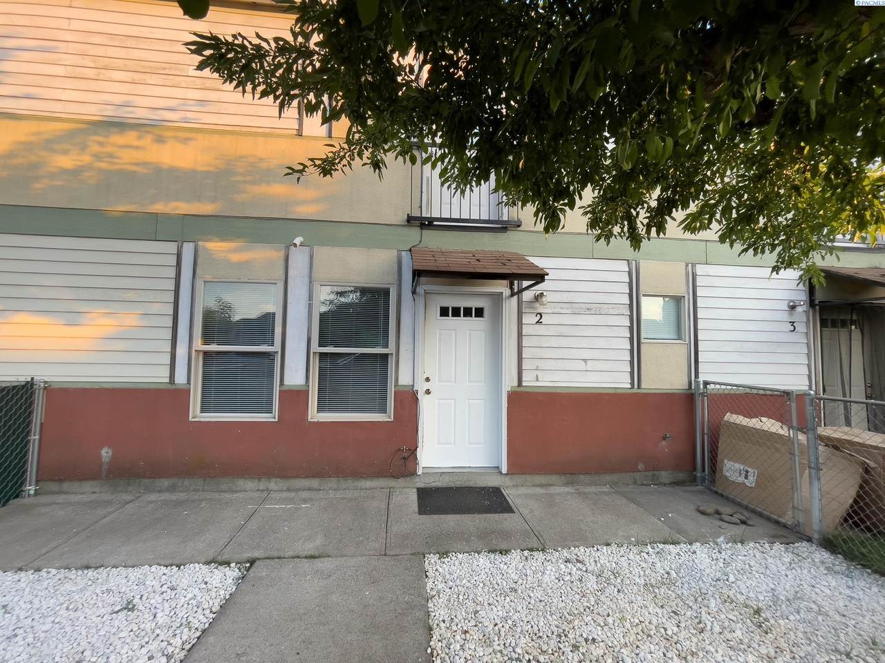 912 10th Ave - Photo 1