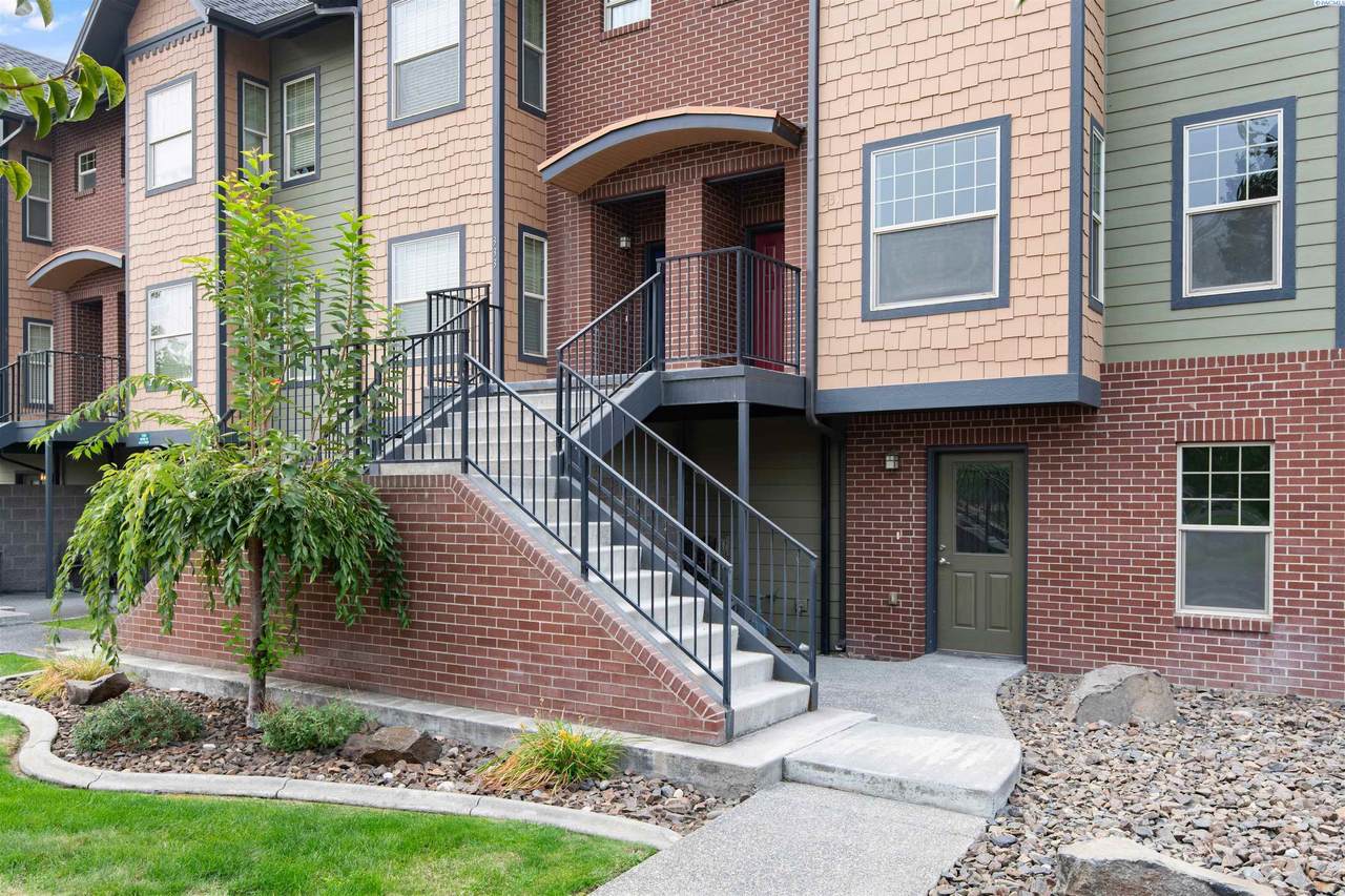 331 Columbia Point Drive - Photo 1