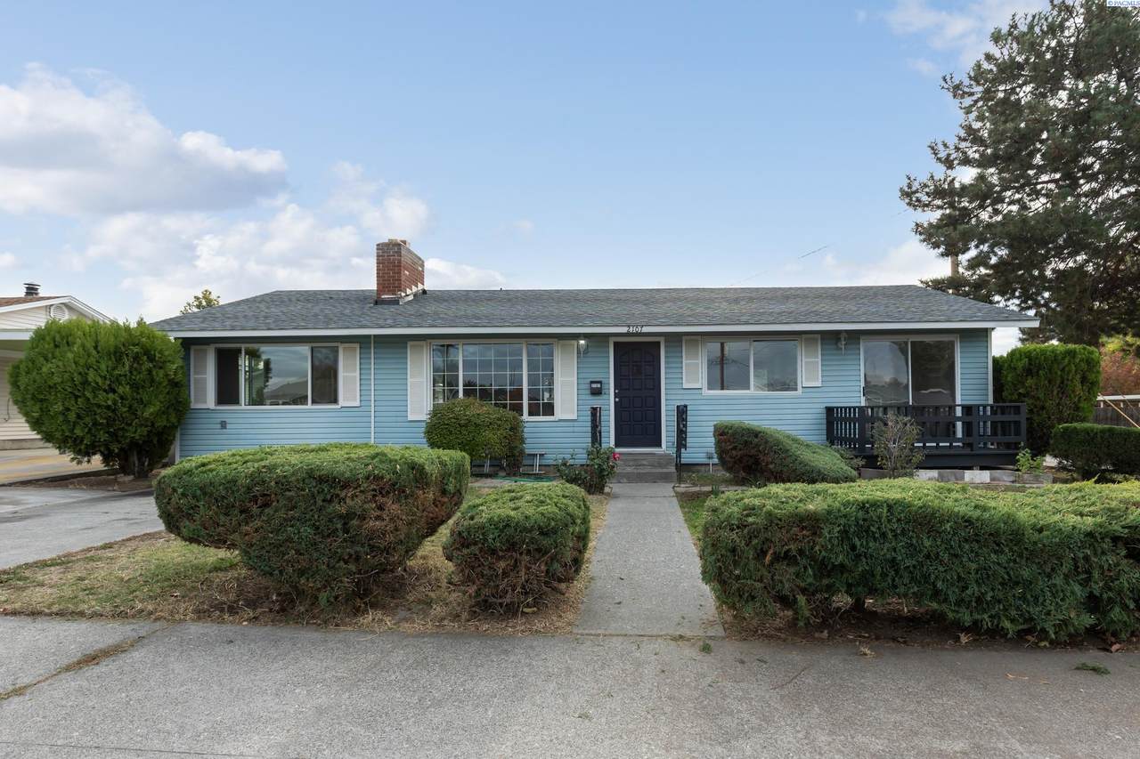 2107 9th Ave - Photo 1