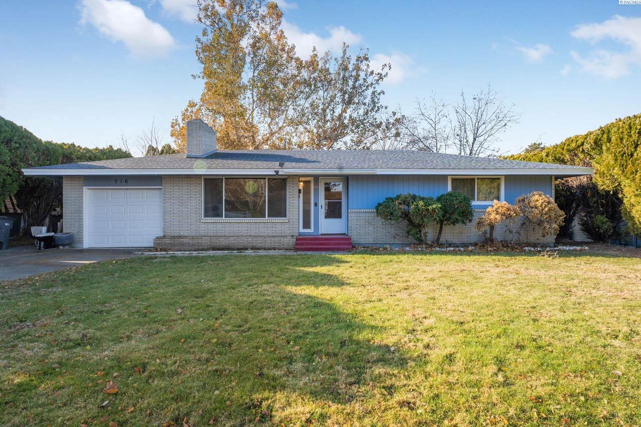 716 Dennis St - Photo 1