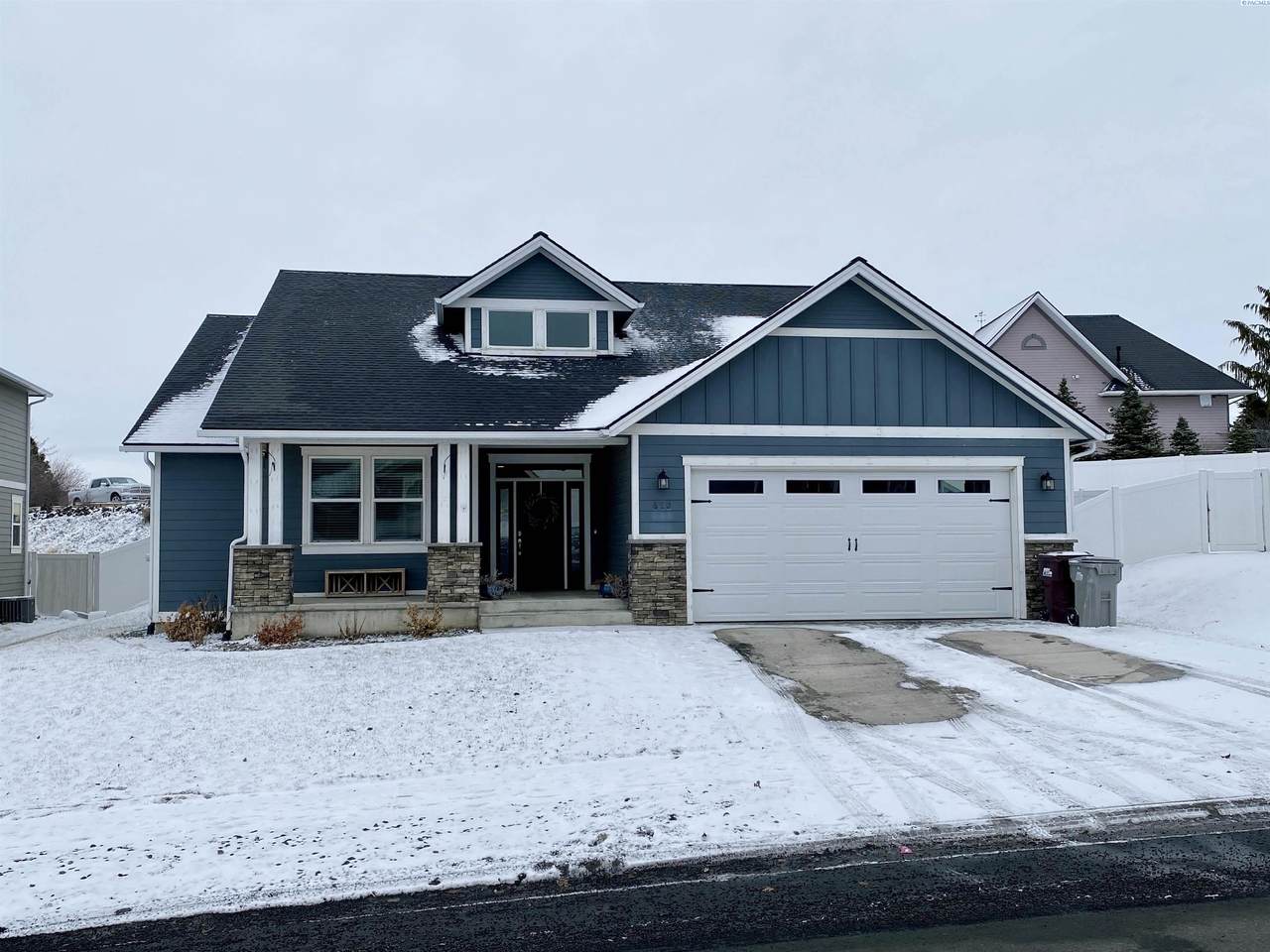 650 Panorama Drive - Photo 1