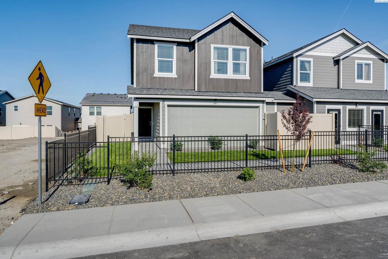 867 Zeelar Street - Photo 1