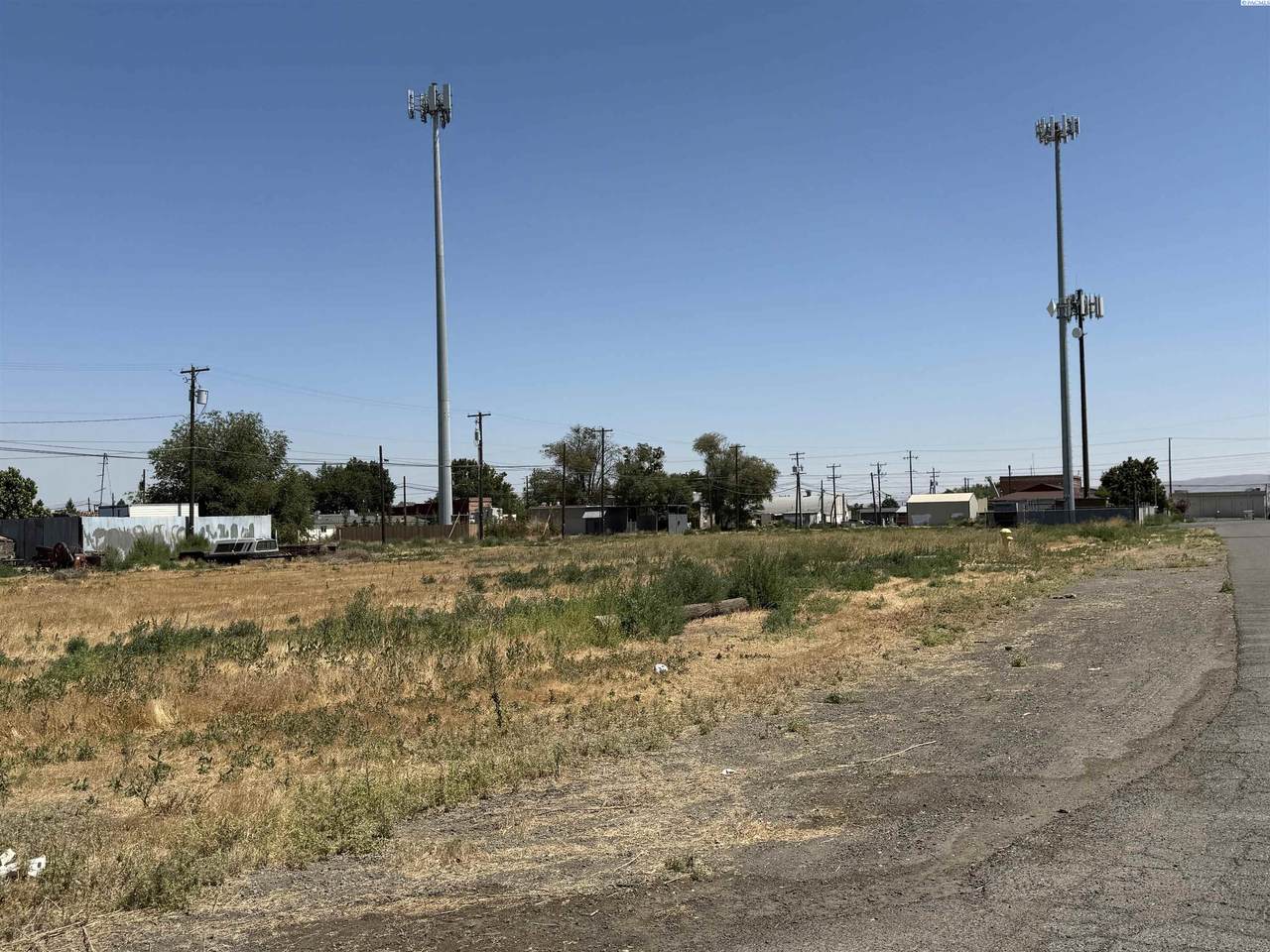 215-221 North Street - Photo 1