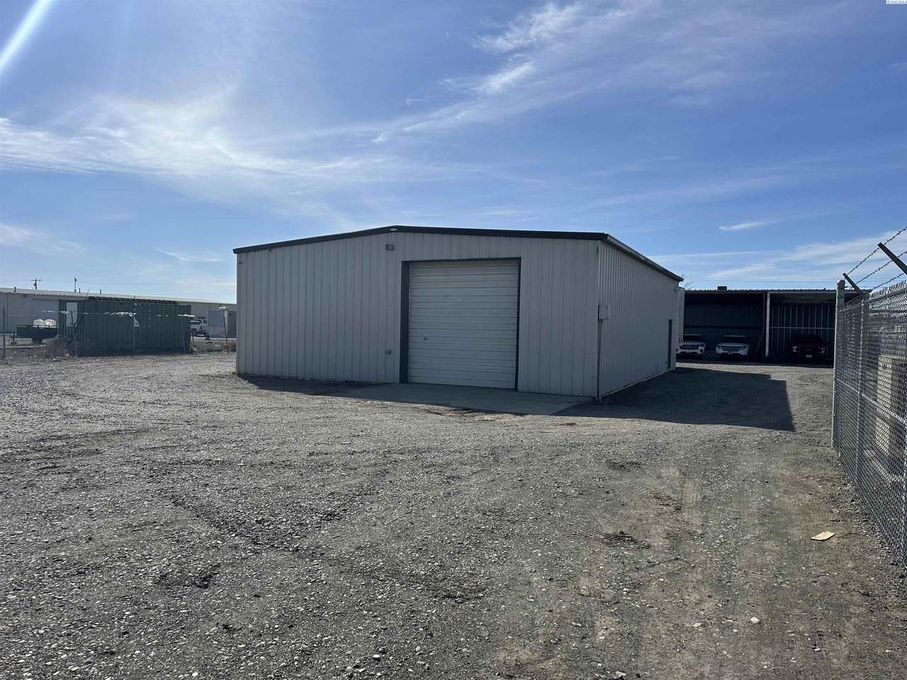 2407 Commercial Ave - Photo 1