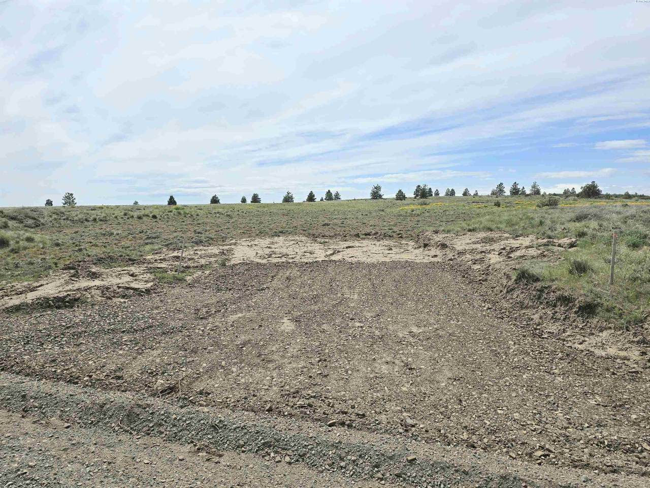 141 Middle Rd - Photo 1