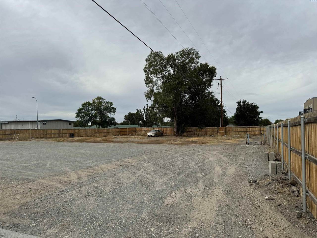 2005 Lewis St - Photo 1