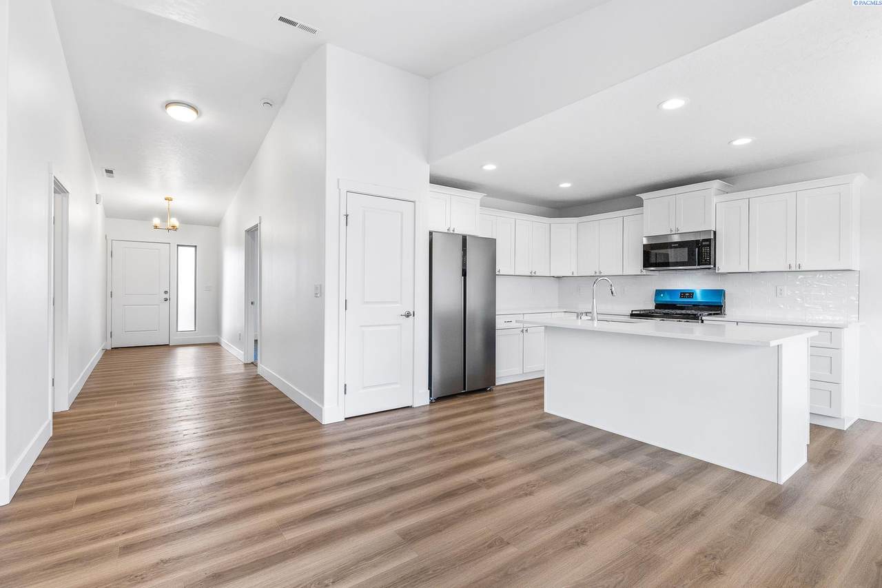 2835 Penn St - Photo 1