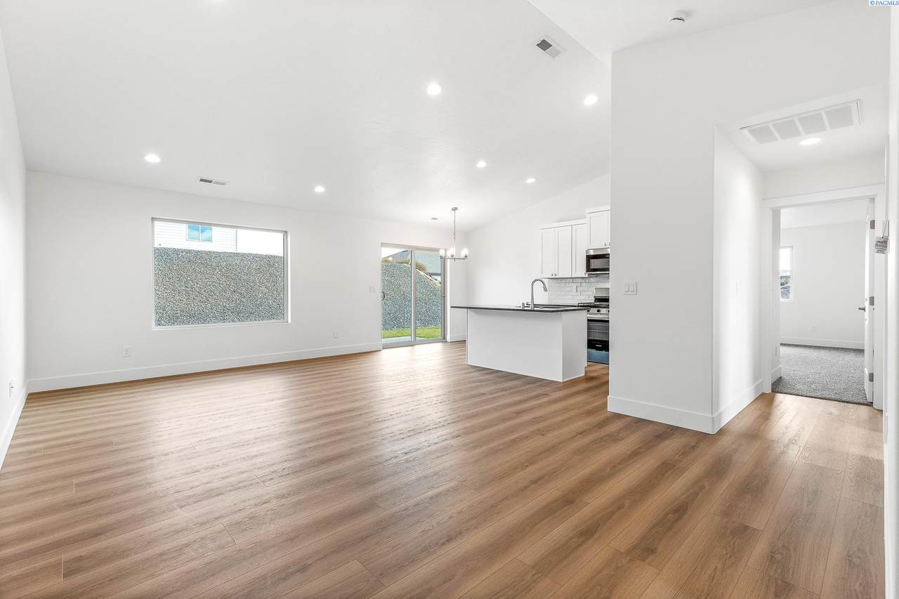 2857 Penn St - Photo 1