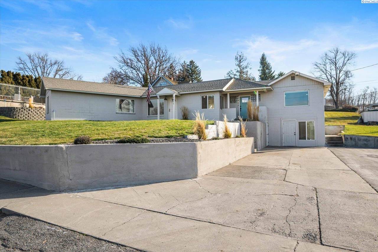 1511 Bennett Ave - Photo 1