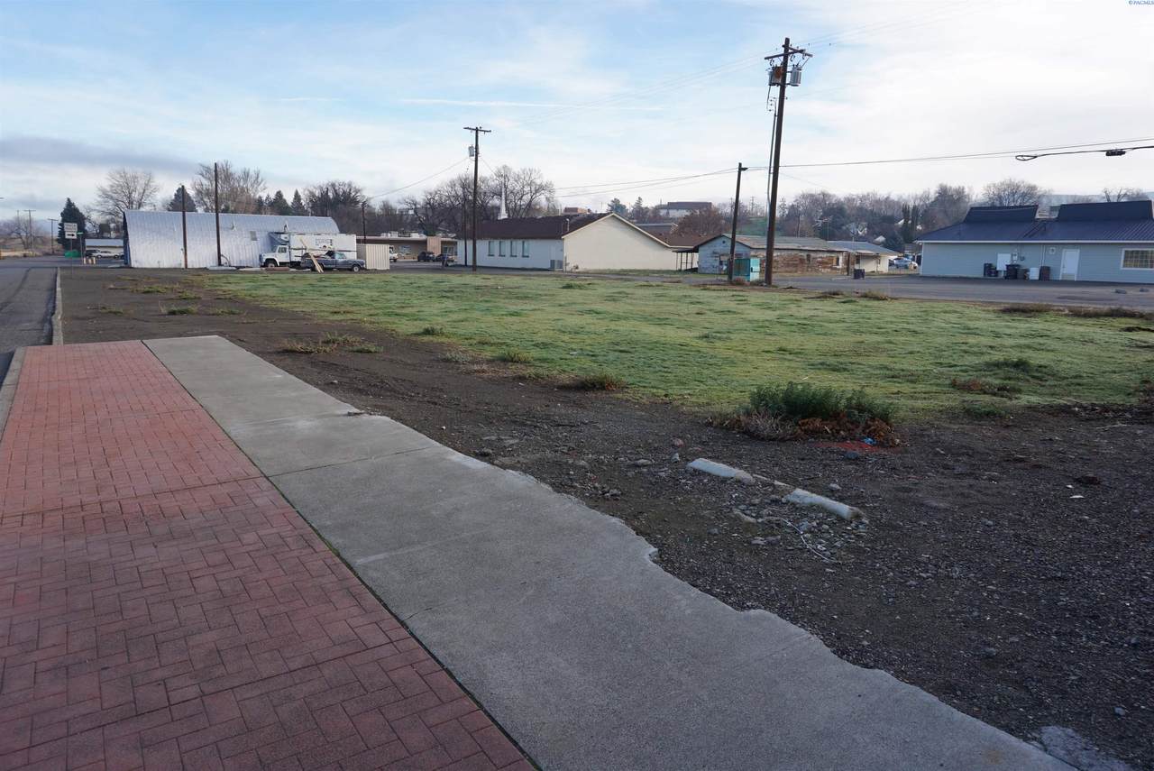 1311 Bennett Ave - Photo 1